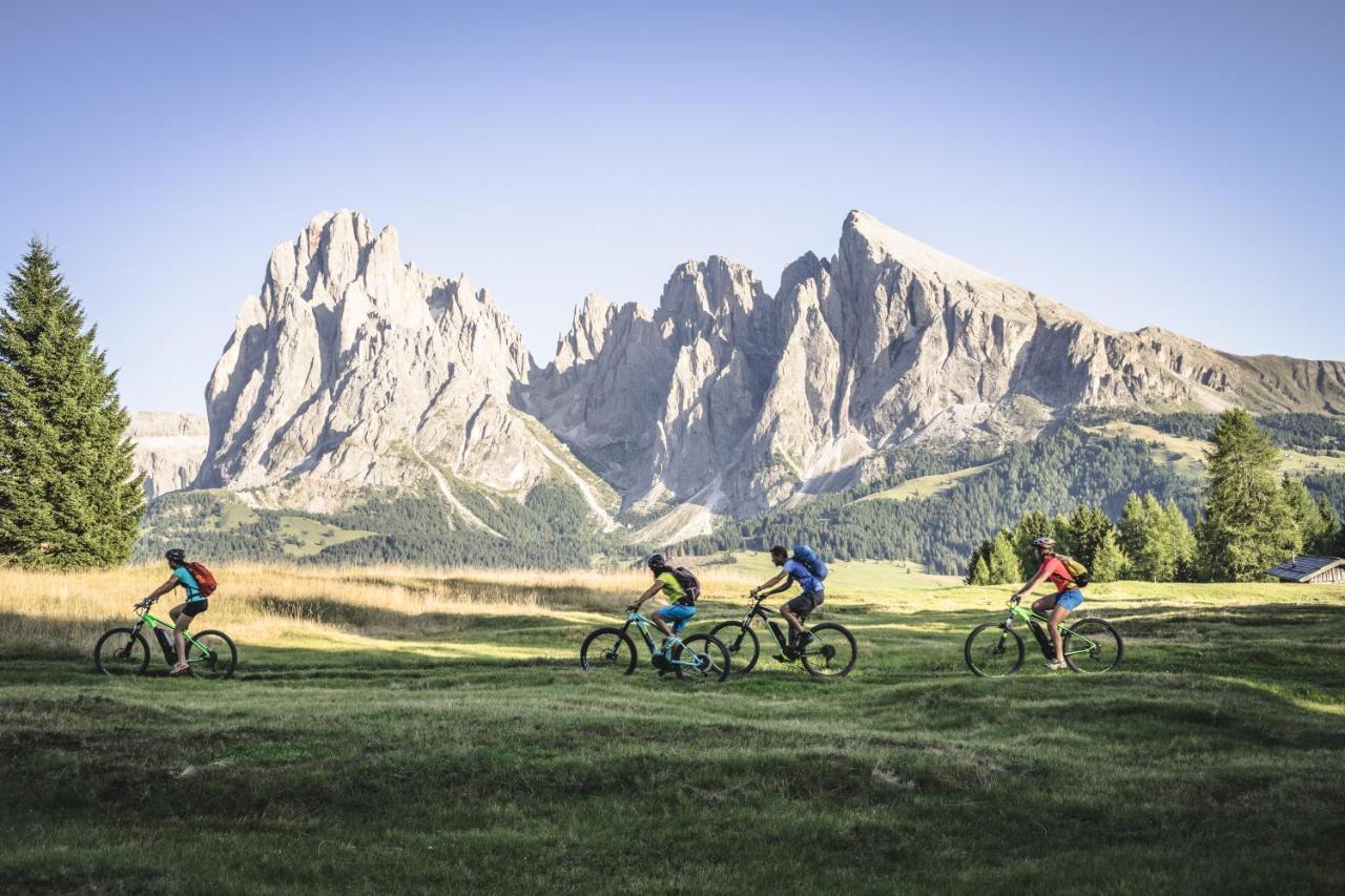 Adler Spa Resort Dolomiti Ortisei Ngoại thất bức ảnh